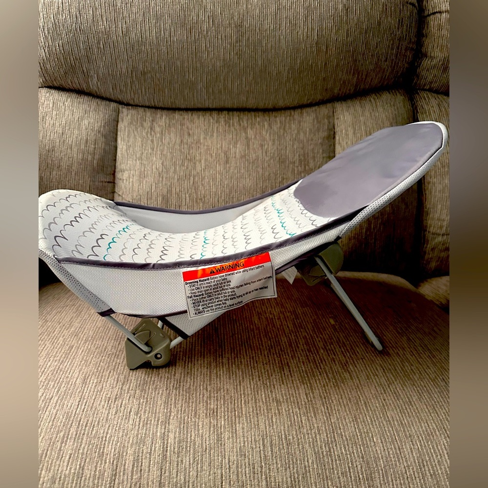 Foldable baby bath tub